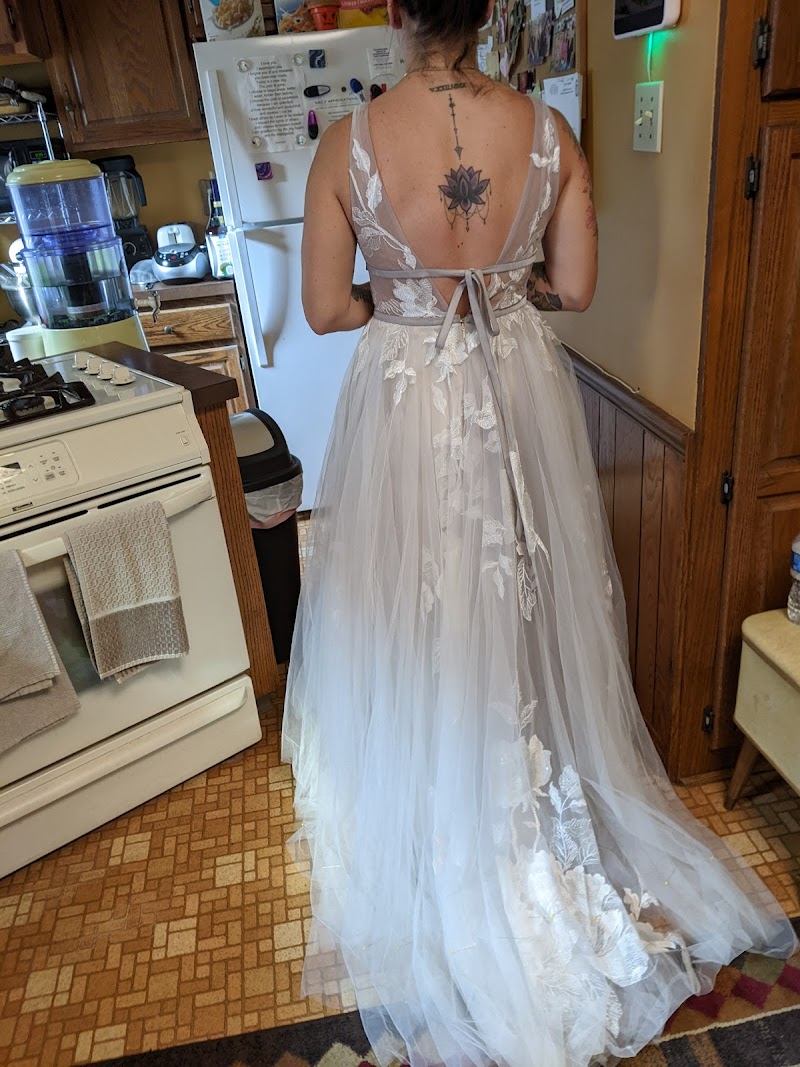 Alterations By Lori - clothing alterations in Akron, OH