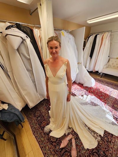 Anne Thomas Couture logo