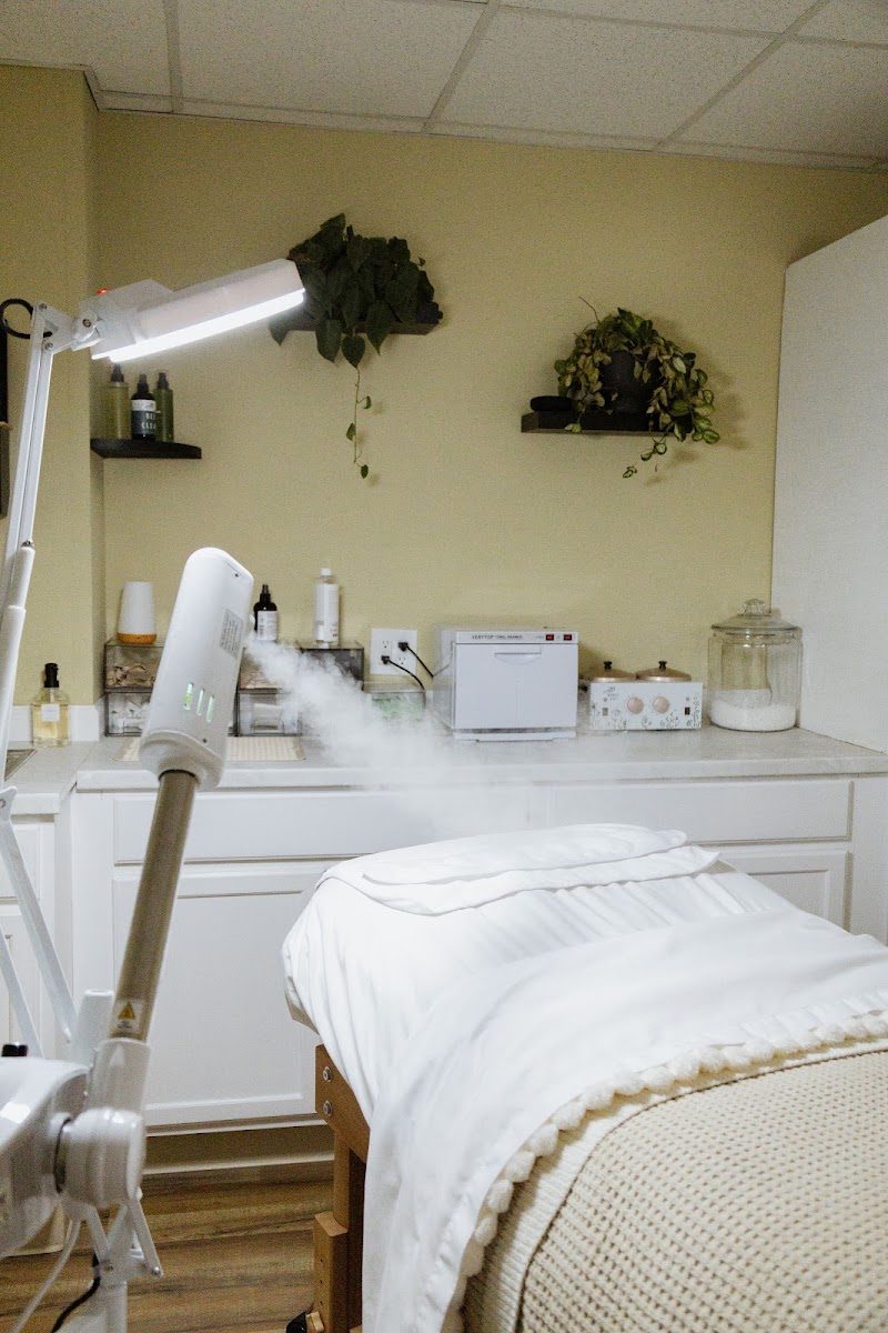 Elora Spa and Beauty bar - clothing alterations in Cincinnati, OH