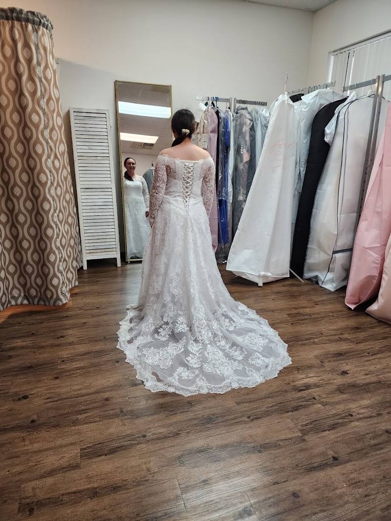 Express Alterations - clothing alterations in Milwaukee, WI