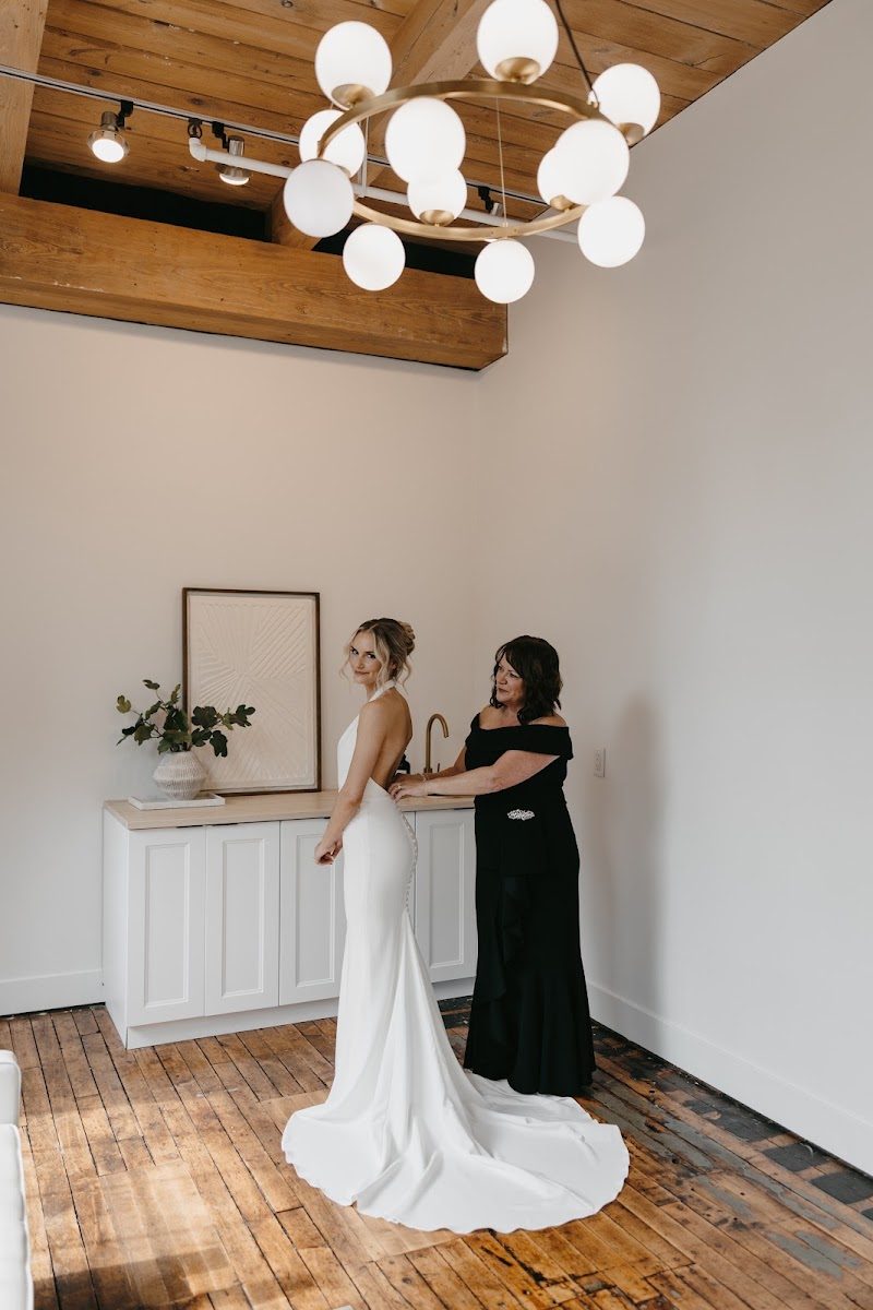 Ha Alterations - clothing alterations in Grand Rapids, MI