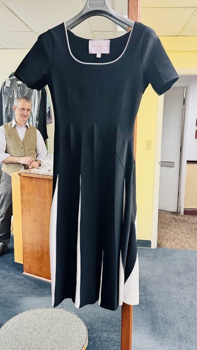 Maras Custom Tailors Inc logo