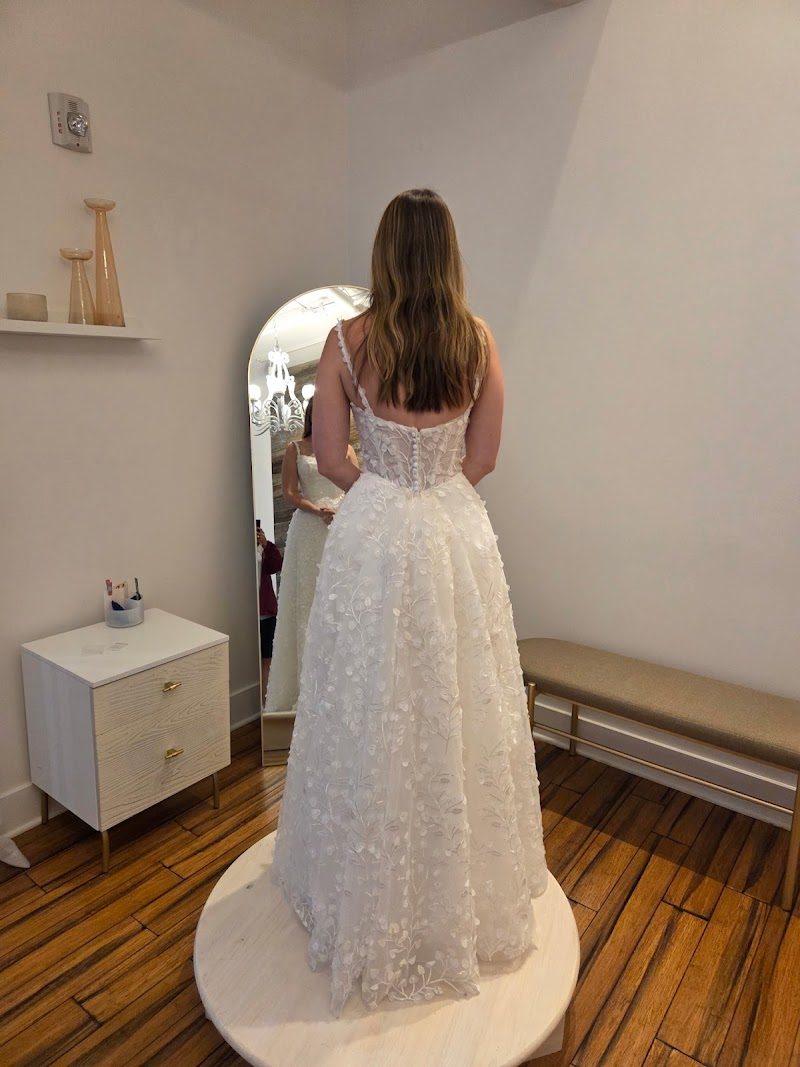 Modify - clothing alterations in Cincinnati, OH