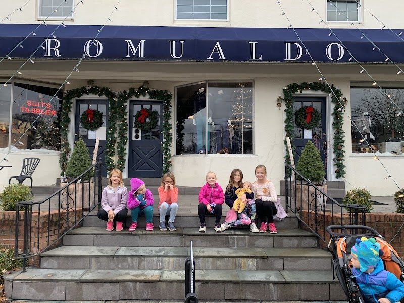 Romualdo - clothing alterations in Cincinnati, OH