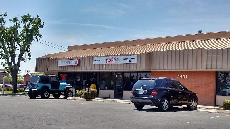 Waldo's - clothing alterations in Bakersfield, CA